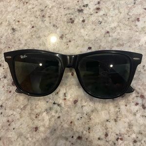 Men’s Wayferer Black Sunglasses, rarely worn